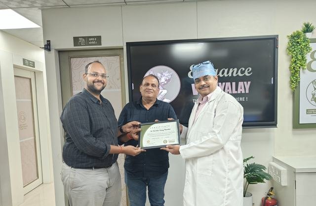 Dr. Ashutosh Shah training Dr. Vinay & Dr. Asfiah, Surat (Apr–Jun 2025), photo 3